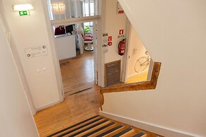 Living Lounge Hostel