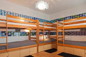 Living Lounge Hostel