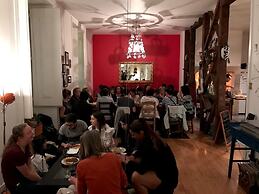 Living Lounge Hostel