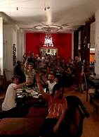 Living Lounge Hostel