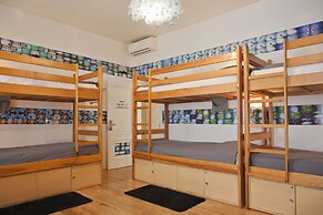 Living Lounge Hostel