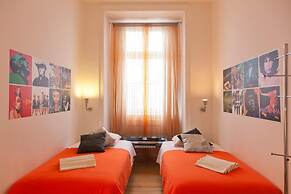 Living Lounge Hostel