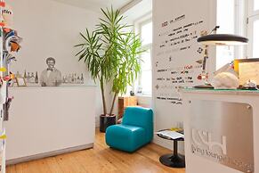 Living Lounge Hostel