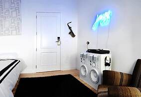 Living Lounge Hostel