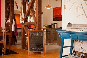 Living Lounge Hostel