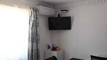 Roba Monakedi Guest Lodge