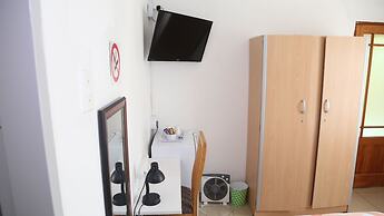 Roba Monakedi Guest Lodge