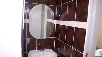 Roba Monakedi Guest Lodge