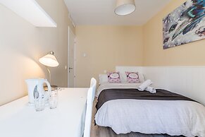 AYZ Villegas - Auto check-in property