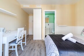 AYZ Villegas - Auto check-in property