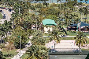 Ocean View Condo With Gorgeous Miami Sunset