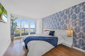 Bayfront Gem With Balcony and Pool