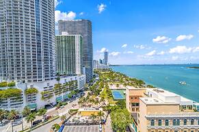 Bayfront Gem With Balcony and Pool