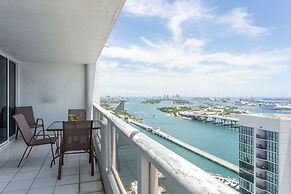 Bayfront Gem With Balcony and Pool