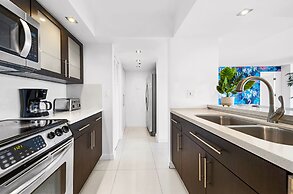 Bayfront Gem With Balcony and Pool