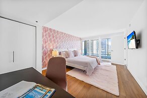 Bayfront Gem With Balcony and Pool