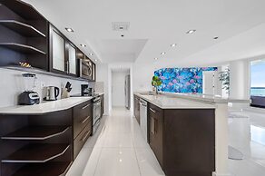 Bayfront Gem With Balcony and Pool