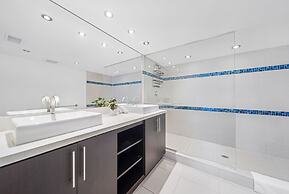 Bayfront Gem With Balcony and Pool