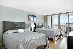 Bayfront Gem With Balcony and Pool