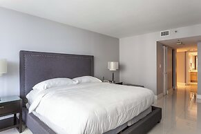 Cozy Oceanview Retreat on the Bay