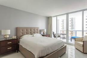 Cozy Oceanview Retreat on the Bay