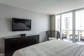 Cozy Oceanview Retreat on the Bay