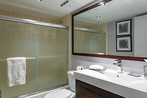 Cozy Oceanview Retreat on the Bay