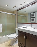 Cozy Oceanview Retreat on the Bay