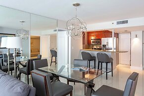 Cozy Oceanview Retreat on the Bay