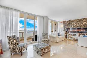 Cozy Oceanview Retreat on the Bay