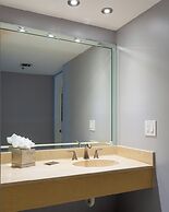 Cozy Oceanview Retreat on the Bay