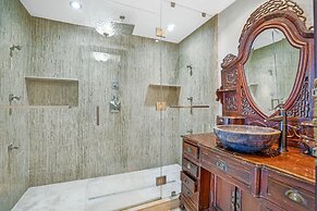 Cozy Oceanview Retreat on the Bay