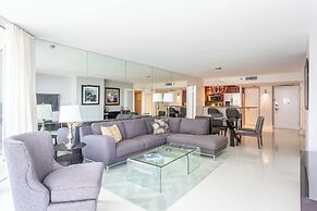 Cozy Oceanview Retreat on the Bay