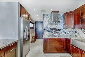 Cozy Oceanview Retreat on the Bay