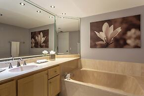 Cozy Oceanview Retreat on the Bay