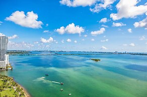 Cozy Oceanview Retreat on the Bay