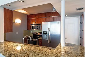 Cozy Oceanview Retreat on the Bay