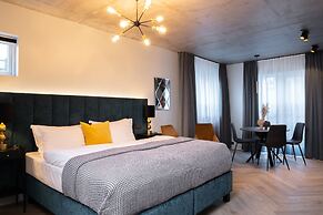 Backyard Apartments by Heimaleiga