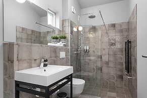 Backyard Apartments by Heimaleiga