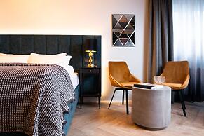 Backyard Apartments by Heimaleiga