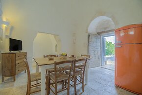 Trullo Grotta Cisternino by Typney