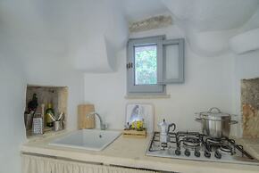 Trullo Grotta Cisternino by Typney