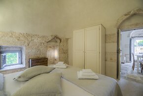 Trullo Grotta Cisternino by Typney