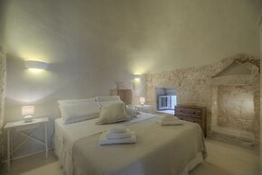 Trullo Grotta Cisternino by Typney