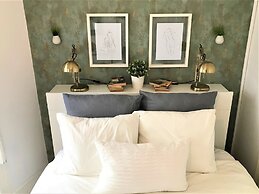 Charming Flat with Great Terrace, Best Location