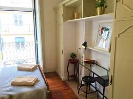 Charming Vintage Auto Check-in Flat in Baixa