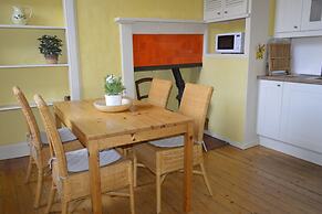 Central and Homely One Bedroom Flat