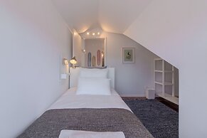 Beautiful flat with balcony & Great location