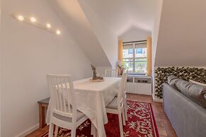 Beautiful flat with balcony & Great location