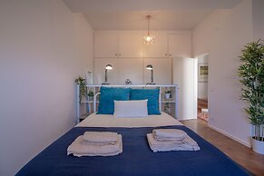 Beautiful flat with balcony & Great location